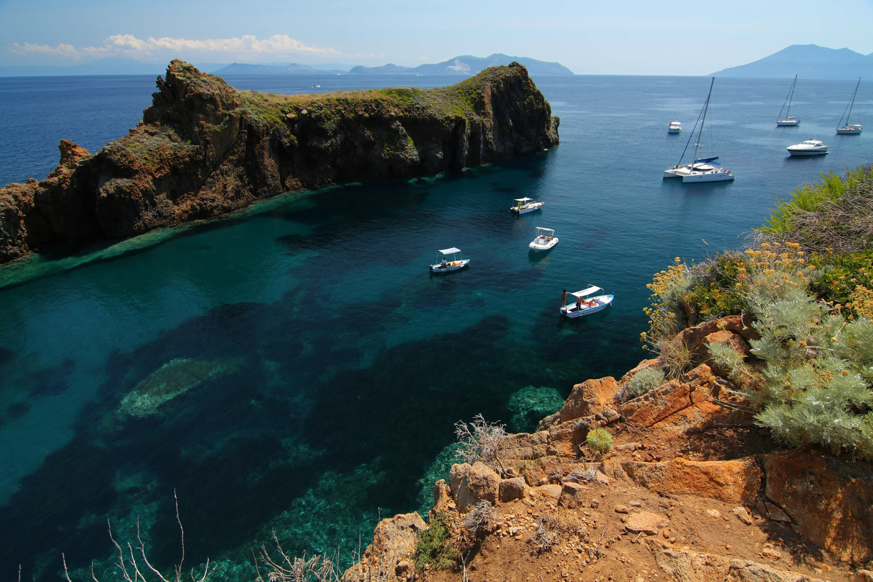 Panarea con bambini: Zimmari, Cala Junco e gite da scegliere